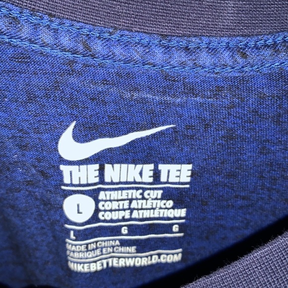 The Nike Tee T-Shirt - Picture 2 of 2